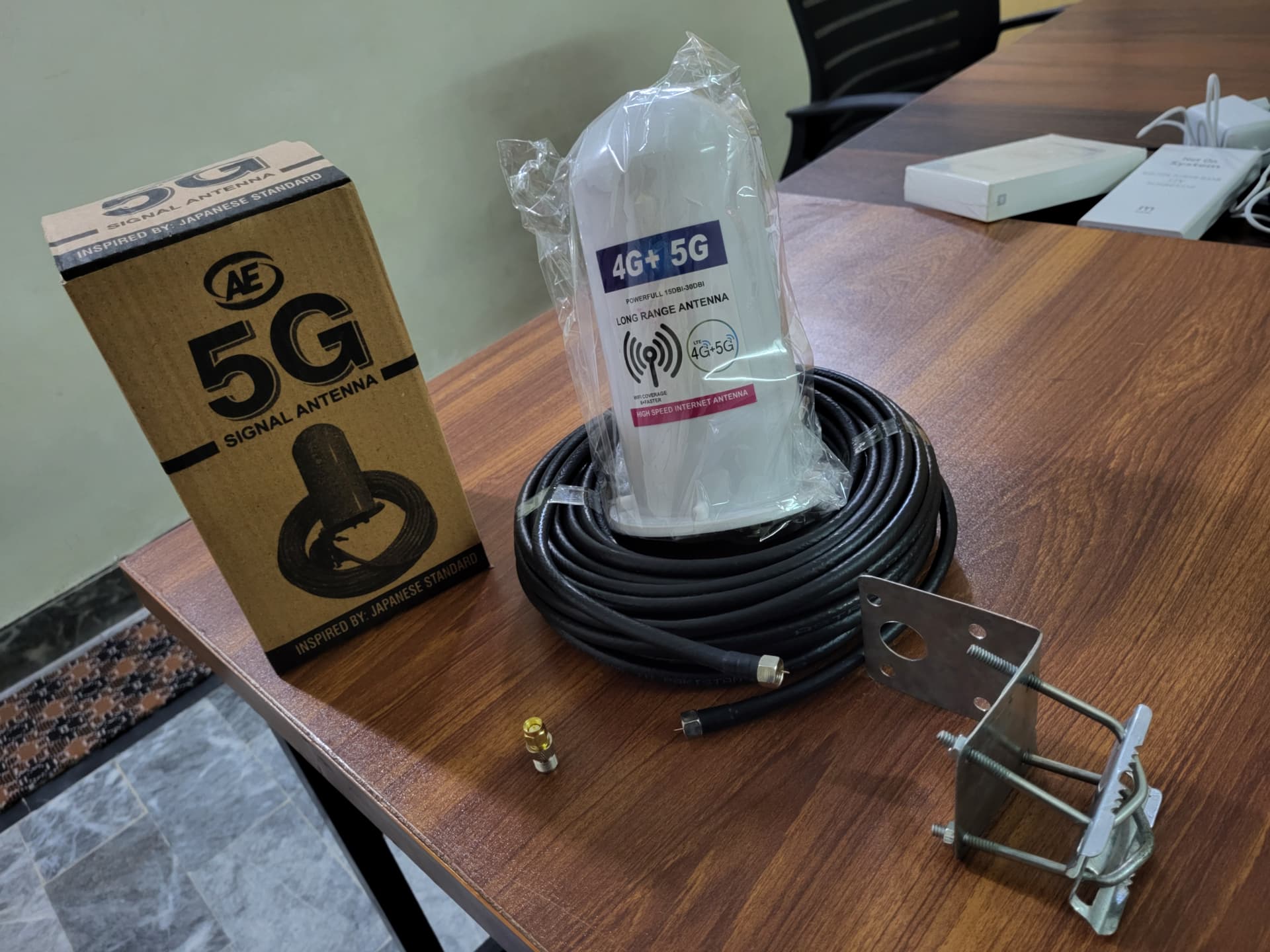 Antennas, Connectors & Accessories