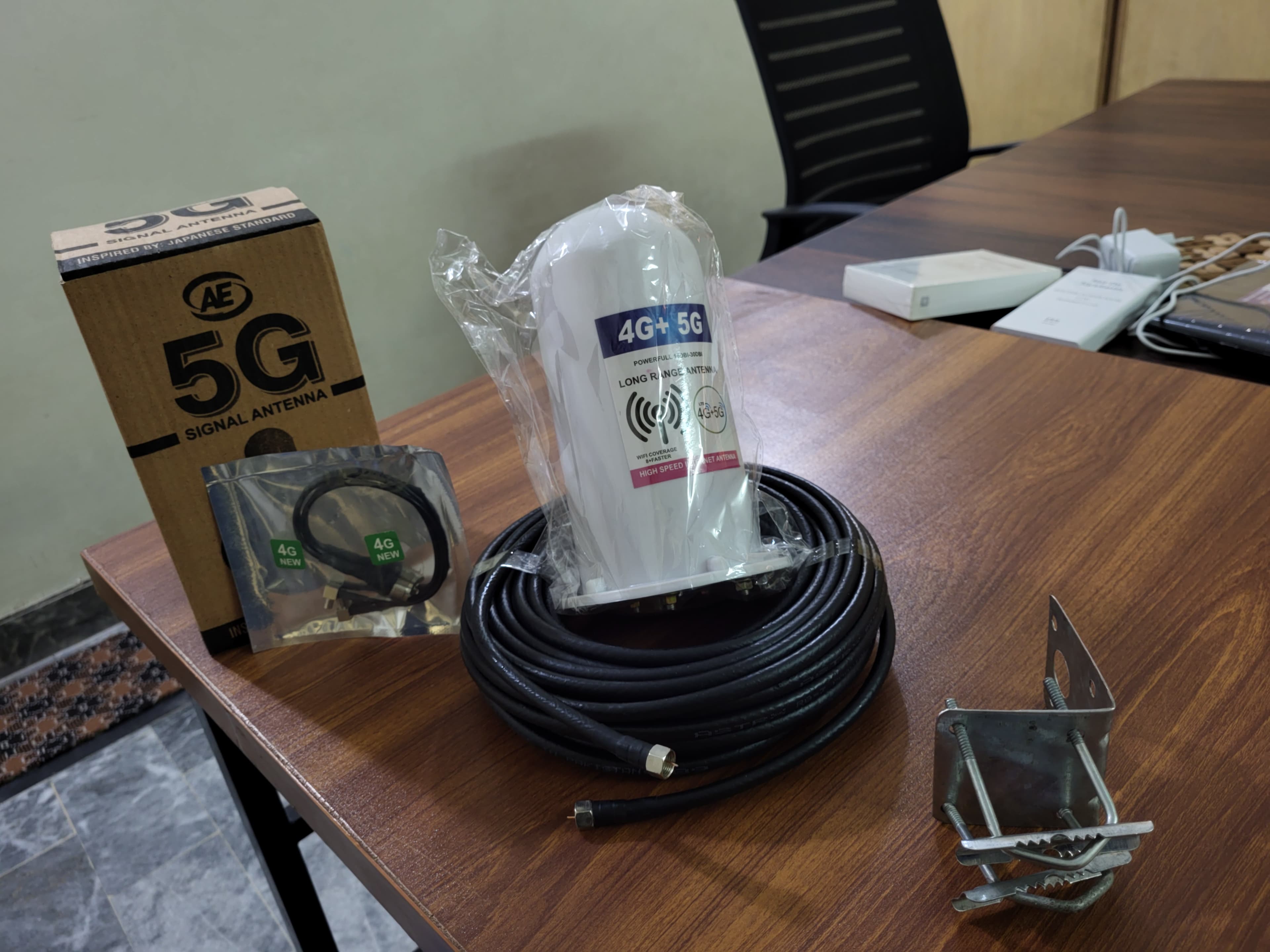 Outdoor 4G/5G Omnidirectional Antenna with TS‑9 Connector (60ft Cable)