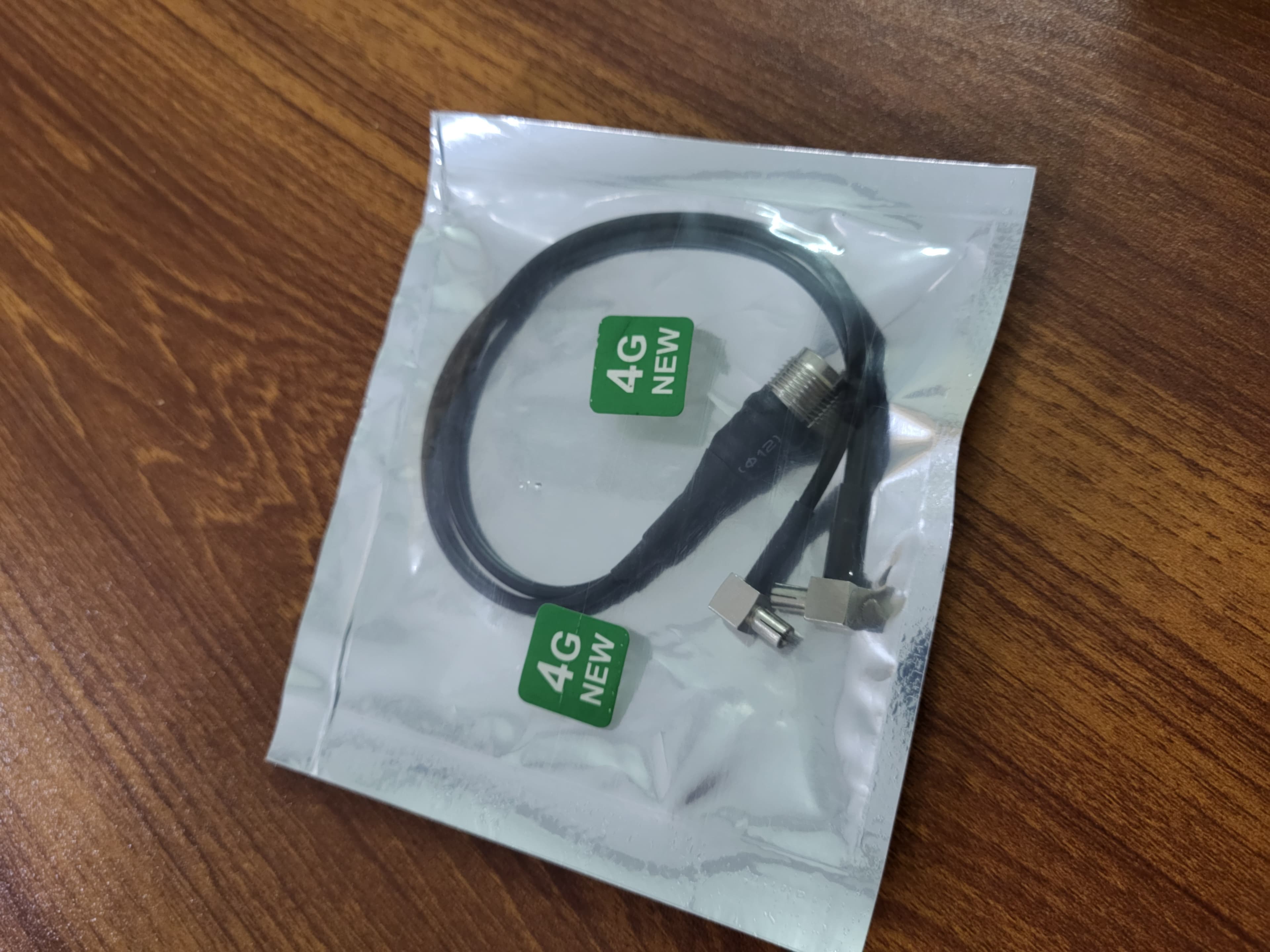 TS‑9 antenna packaging and cable