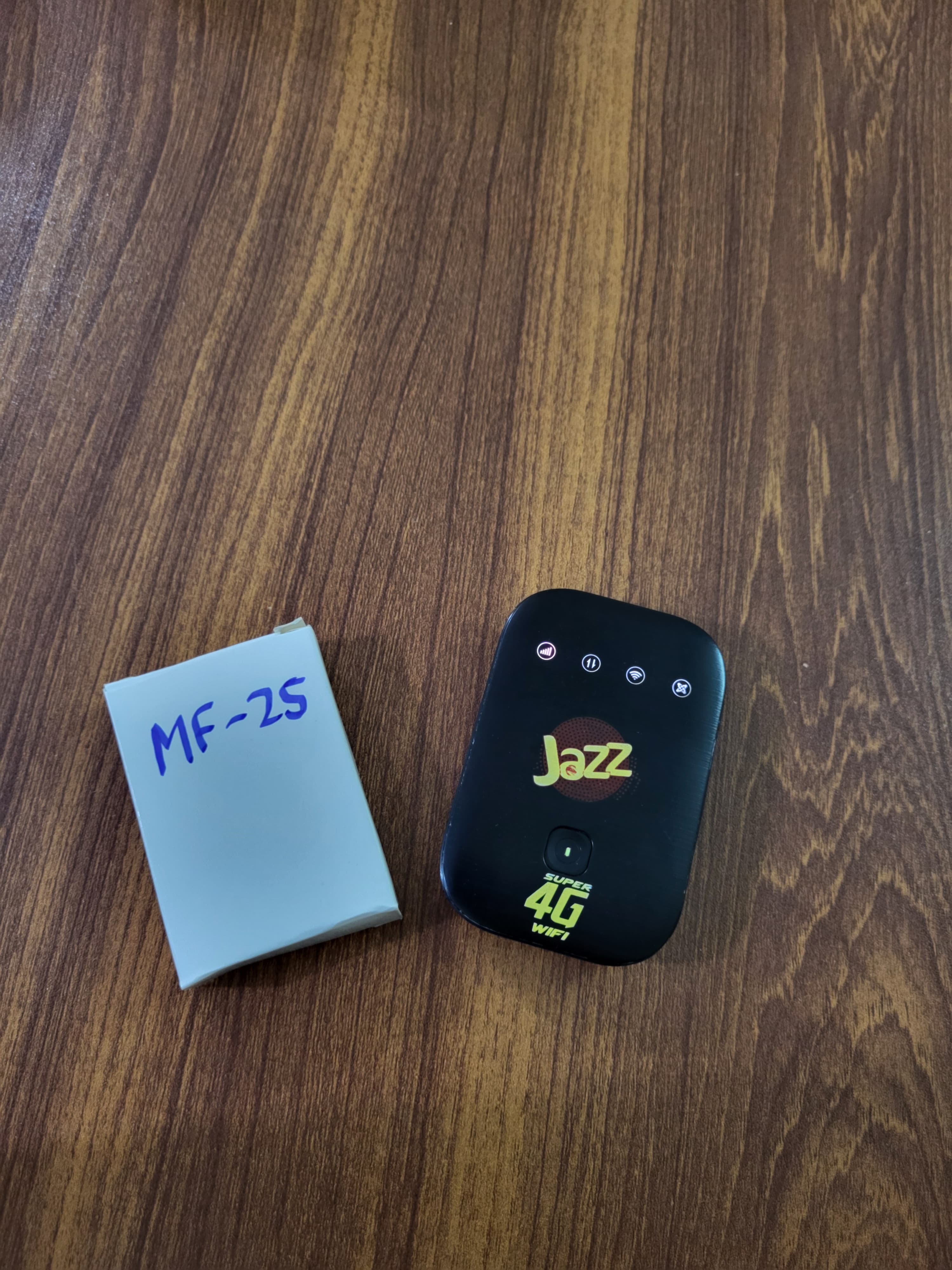 Jazz ZTE MF673 device and box